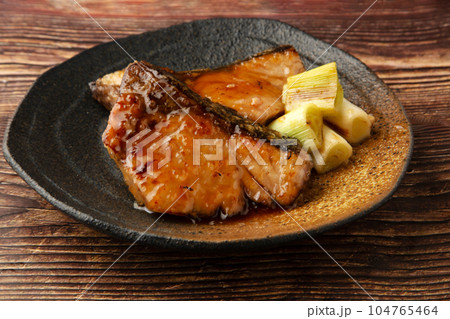 鰤の照り焼き 104765464