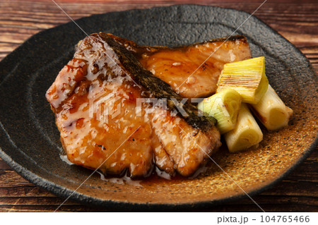 鰤の照り焼き 104765466