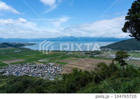 八幡山から俯瞰する夏のころの湖南の水田地帯 八幡山から俯瞰する夏のころの湖南の水田地帯 104765720