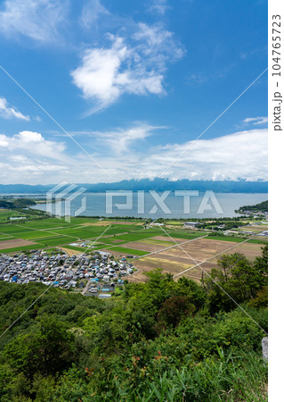 八幡山から俯瞰する夏のころの湖南の水田地帯 八幡山から俯瞰する夏のころの湖南の水田地帯 104765723