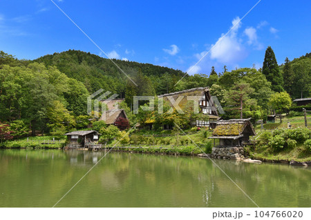 高山にある古い建物を集めたテーマパーク飛騨民俗村飛騨の里 104766020