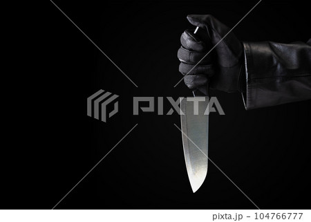 刃物を突き刺す_包丁を持つ男性の手|殺し屋_ヒットマン_犯罪事件_殺人犯_殺意_復讐のイメージ素材 刃物を突き刺す_包丁を持つ男性の手|殺し屋_ヒットマン_犯罪事件_殺人犯_殺意_復讐のイメージ素材 104766777