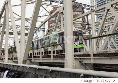 阪急電鉄の特別企画列車「SDGsトレイン 未来のゆめ・まち号」(2023年3月25日撮影) 阪急電鉄の特別企画列車「SDGsトレイン 未来のゆめ・まち号」(2023年3月25日撮影) 104767712