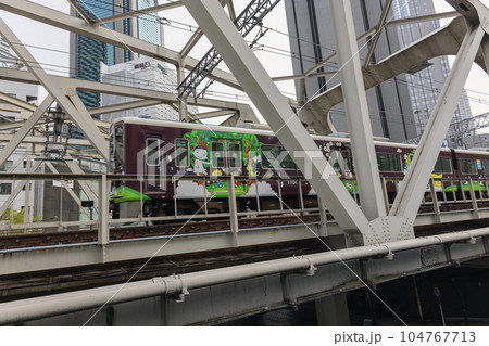 阪急電鉄の特別企画列車「SDGsトレイン 未来のゆめ・まち号」（2023年3月25日撮影） 104767713