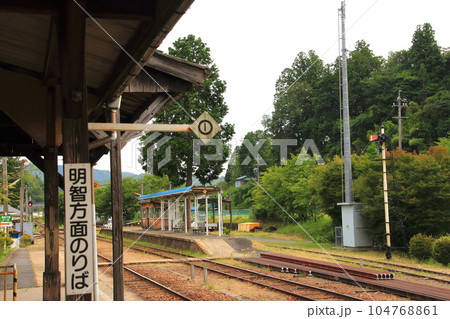 岐阜県を走る第三セクターのローカル線　明知鉄道の「岩村駅」 104768861