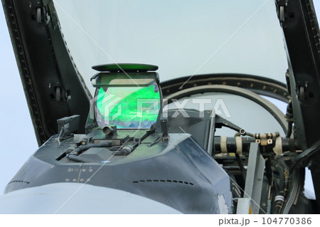 F16ファイティングファルコン コクピット正面 キャノピーオープン F16ファイティングファルコン コクピット正面 キャノピーオープン 104770386