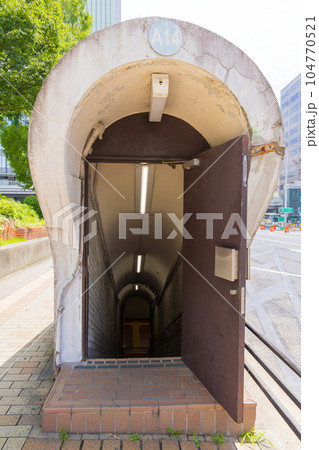 神戸市・JR三宮駅前のガリバートンネル(さんちかA14号出口) 神戸市・JR三宮駅前のガリバートンネル(さんちかA14号出口) 104770521