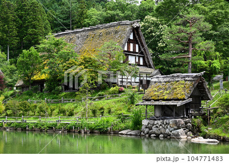 飛騨民俗村飛騨の里に合掌造りの旧西岡家 104771483