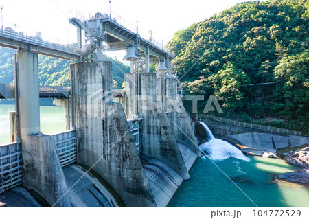 耳川流域の水資源を活かした西郷ダム(宮崎県美郷町) 耳川流域の水資源を活かした西郷ダム(宮崎県美郷町) 104772529
