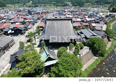 飛騨古川、三寺参りの1つ本光寺ドローン空撮 104772643
