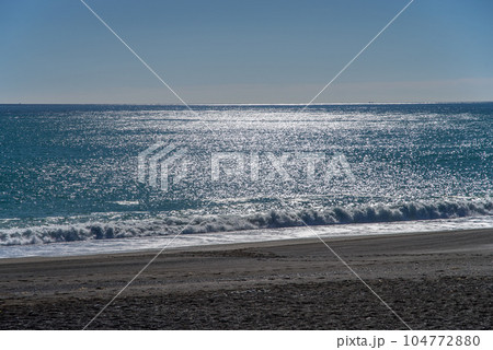 海の煌めき【熊野灘・七里御浜海岸】 104772880