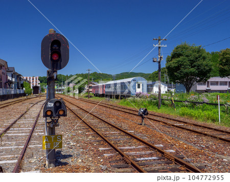 夏の天竜浜名湖鉄道天竜二俣駅構内の風景 夏の天竜浜名湖鉄道天竜二俣駅構内の風景 104772955