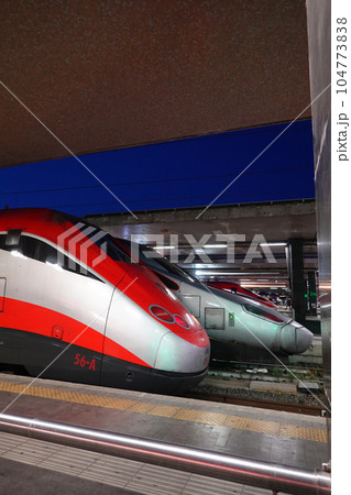 高速鉄道フレッチャロッサ　ローマのテルミニ駅 104773838