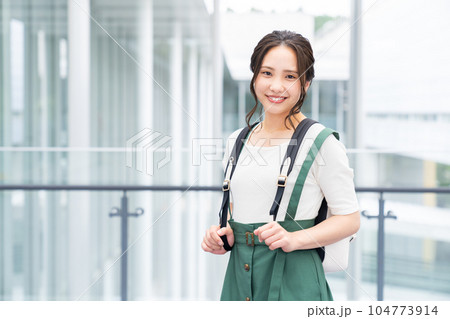 大学生の女の子 大学生の女の子 104773914