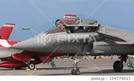フランス空軍ラファール戦闘機出撃 104774015