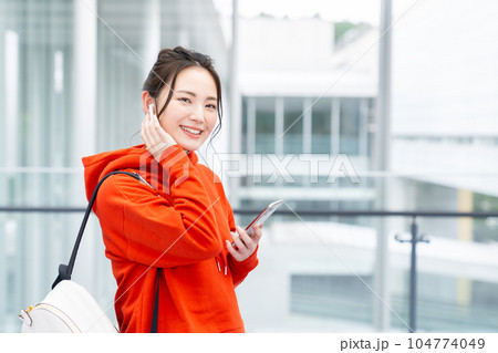 大学生の女の子 大学生の女の子 104774049