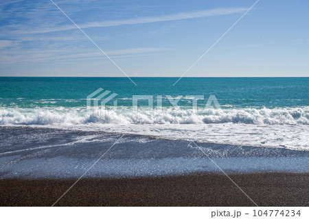 海・打ち寄せる波【七里御浜海岸】 海・打ち寄せる波【七里御浜海岸】 104774234