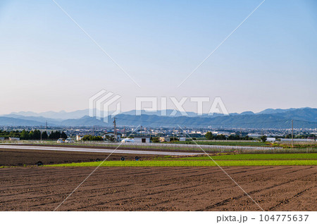 初夏の夕方 山形村からの田園風景 初夏の夕方 山形村からの田園風景 104775637