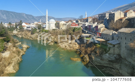スタリ・モストから眺めるモスタルの町並み / Mostar, Bosnia-Herzegovina スタリ・モストから眺めるモスタルの町並み / Mostar, Bosnia-Herzegovina 104777608