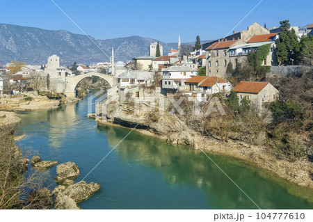 モスタルの町並みとスタリ・モスト / Mostar, Bosnia-Herzegovina モスタルの町並みとスタリ・モスト / Mostar, Bosnia-Herzegovina 104777610