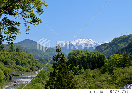 常願寺川砂防施設の全景と背景に見える立山連邦 常願寺川砂防施設の全景と背景に見える立山連邦 104779757