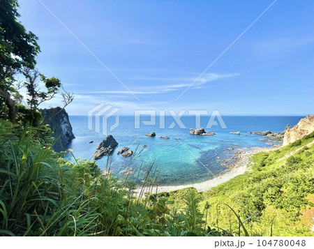 積丹半島島武意海岸　階段からの景色 104780048