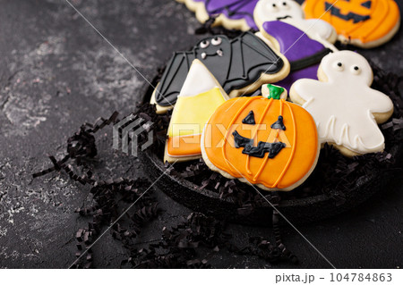 Halloween cookies decorated with royal icing 104784863