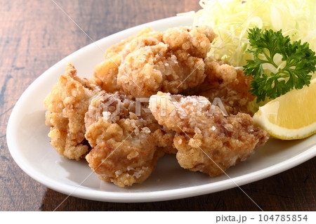 鶏の唐揚げ クローズアップ 鶏の唐揚げ クローズアップ 104785854