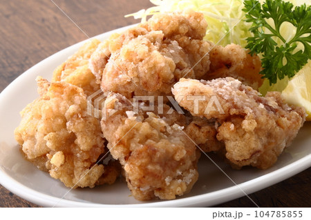 鶏のからあげ　クローズアップ 104785855