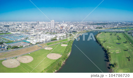 「千葉県」ドローンで矢切付近から江戸川上流を望む 「千葉県」ドローンで矢切付近から江戸川上流を望む 104786720
