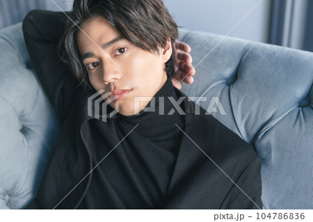 20代男性 ポートレート 20代男性 ポートレート 104786836