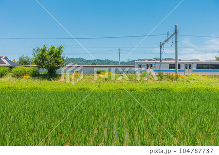 田舎を走る列車【安曇追分駅】 104787737