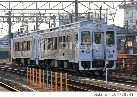 【JR九州】キハ125形400番台「海幸山幸」（日豊本線：南宮崎駅） 104788341