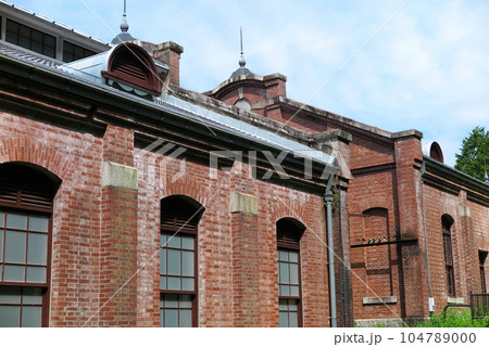 旧信越本線の線路跡「アプトの道」：道中に残る旧丸山変電所（一部分拡大） 104789000