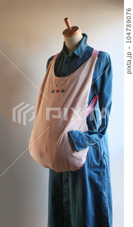 マタニティー講座に欠かせない妊婦体験　妊娠、子育て支援 104789076