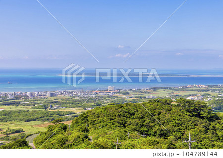 エメラルドの海を見る展望台 (10月　晴れ　石垣島) 104789144