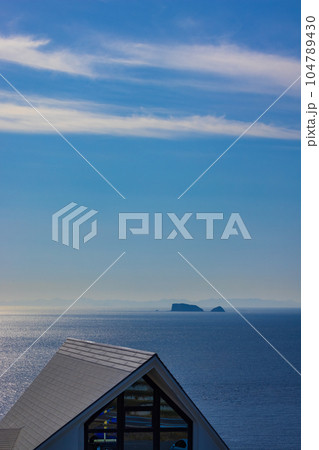 青い空と青い海がとても美しい角力灘の風景を遠藤周作文学館から望む 青い空と青い海がとても美しい角力灘の風景を遠藤周作文学館から望む 104789430