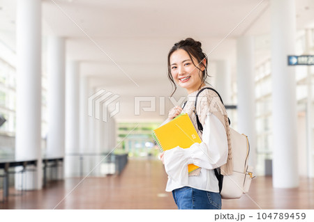 大学生の女の子 大学生の女の子 104789459