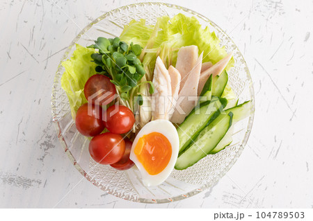サラダうどん　salad udon	 104789503