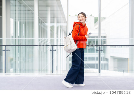 大学生の女の子 大学生の女の子 104789518