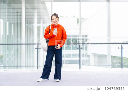 大学生の女の子 大学生の女の子 104789523