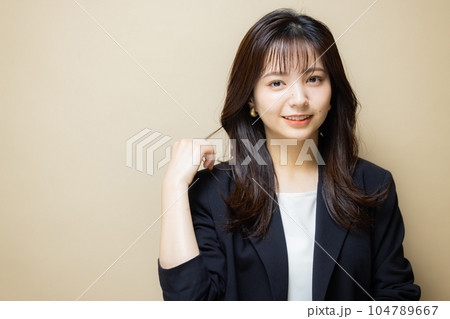 ビジネスウーマン ベージュバック ビジネスウーマン ベージュバック 104789667