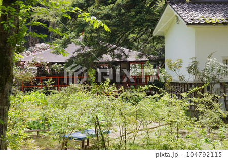 右平花園の山小屋と土蔵の景色 右平花園の山小屋と土蔵の景色 104792115