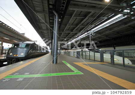 【JR九州】787系「リレーかもめ」とN700S「かもめ」（佐世保線・西九州新幹線：武雄温泉駅） 104792859