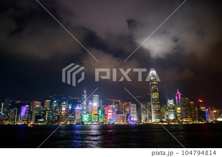 尖沙咀から観る中環の夜景(中国-香港) 104794814