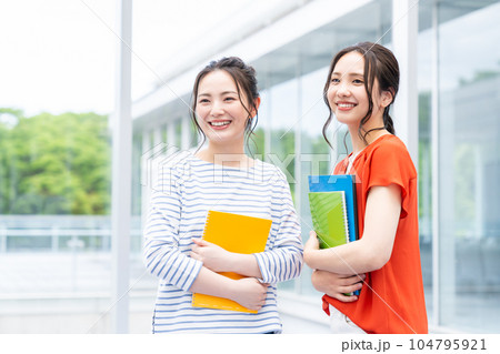 大学生の女の子 大学生の女の子 104795921