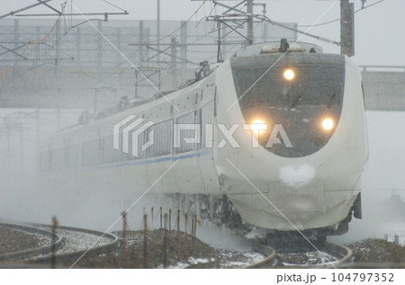 北陸本線　加賀笠間ー美川　JR西日本　681系　T06＋T18編成（金沢）　サンダーバード 104797352