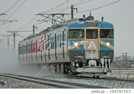 北陸本線　美川ー加賀笠間　JR西日本　415系800番台　C09編成（金沢） 104797357