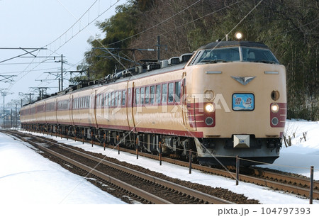 北陸本線 津幡ー倶利伽羅 JR西日本 485系 A06編成(京都) 雷鳥 北陸本線 津幡ー倶利伽羅 JR西日本 485系 A06編成(京都) 雷鳥 104797393