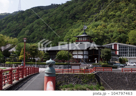鳥取　四季の散歩　鯉幟が泳ぐ川　瀬戸川 104797463
